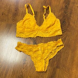 🌷 Orange Sunset Yellow Lace Bralette and Panty Set 🌷 NWOT